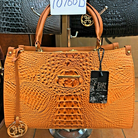 Purses - Picture 2 of 8